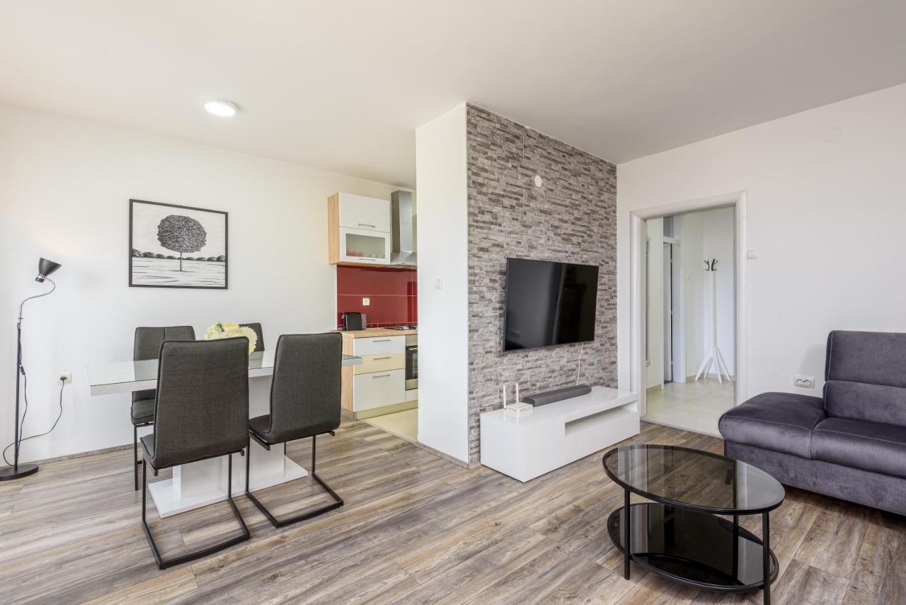 Apartment Tina Плоче Экстерьер фото